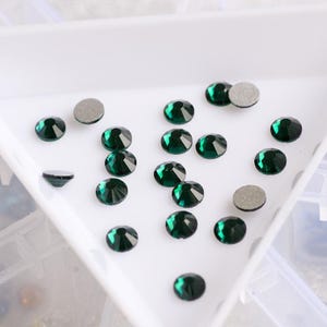 Emerald Green Glass Rhinestones: Flat Back Loose Beads (2-6mm)