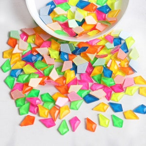 Neon Flatback Rhinestone Diamond Shape Crystal Loose Beads Rhombus Rhinestones Glow in the Dark Bling Embellishment Fluorescent Nail Gems