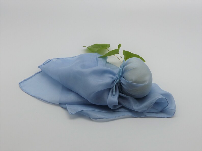 BLAUTRÄUMCHEN und ROSALIND pflanzengefärbt Baby Seidentuch, Püppchen in Blau und Rosa, Babyschmusetuch, nachhaltig ökologisch Bild 8