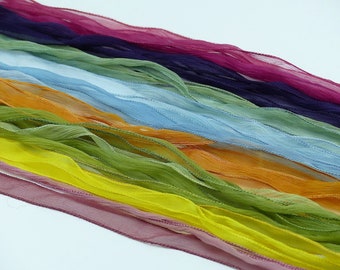 JEU DE FÉES - Rubans de soie teints végétaux en mousseline disponibles en bleu clair, rouge, vert, jaune, orange, bleu-violet, rose, blanc