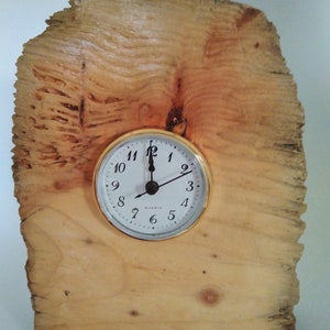 Reloj de madera flotante independiente hecho a mano. Elección de 3 caras de reloj diferentes.