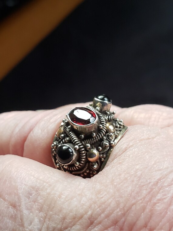 Antique Garnet size 9 ring with Onyx in SS and go… - image 4
