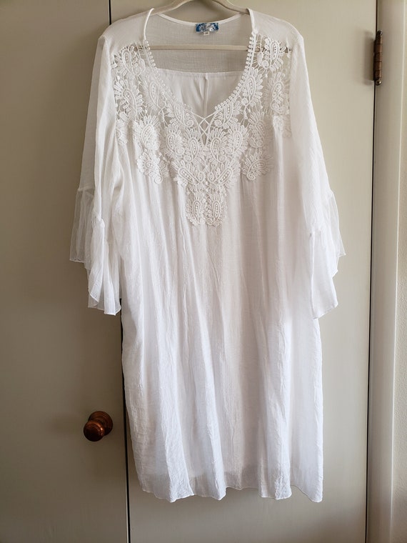 White Dress with Lace in 3x never worn