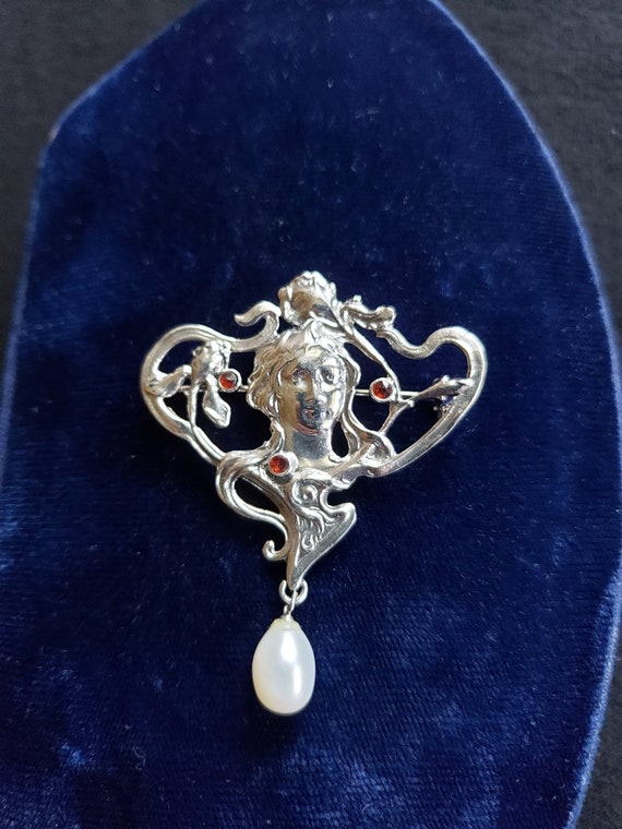 Art Nouveau SS pin/pendant with garnets