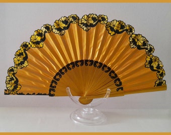 A very beautiful silk fan "China Gold"