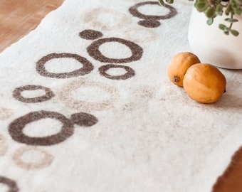 Table runner made of fine hand-made wool felt, natural white, with a simple design, also according to your wishes