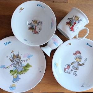 Personalisiertes Kinder Geschirrset mit Namen Prinz & Prinzessin Märchen Design Tasse Teller Schüssel Geschenk zur Taufe und zum Geburtstag