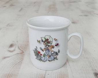 Kindertasse Vintage Gartenmotiv Blumenkind - personalisierbares Porzellan Kindergeschirr Volkstedt - Geschenk Mädchen Taufe