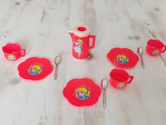 Vintage Puppengeschirr / Geschirr für die Puppenküche/ Plastikpuppenteller - seltenes Retro Puppenservice in pink - 70er / 80er Jahre