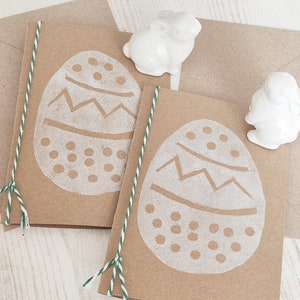 Osterkarten Karten Set Frohe Ostern handgedruckt braunes Kraftpapier Ostergrußkarten Set Ostereier Druck Papeterie Osterfest handgestempelt