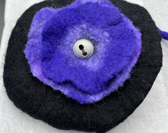 Purse felt with double flower and bells