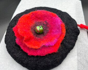 Purse felt with double flower and bells