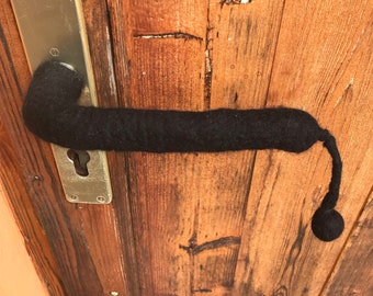 Door handle damper - pompom made of felt