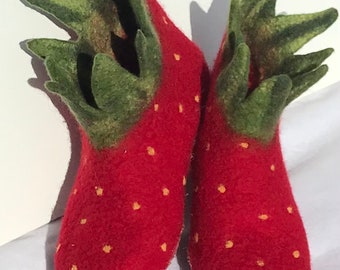 Children's slipper strawberry size 34-36- hand felted