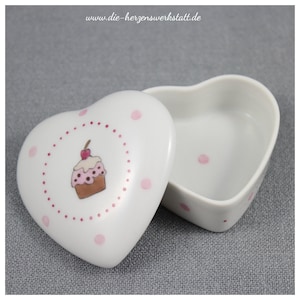 Kleine Herzdose Cupcake/Muffin, handbemalt Bild 1