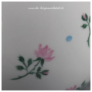 Becher Vintage-Röschen Tasse Porzellan handbemalt Kuschelbecher Rosen Streublümchen Bild 9