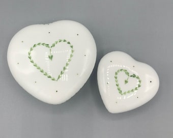 Boîte à cœur « Blättchenherz », porcelaine, peinte à la main, feuille de cœur, canette, étain, cœur, mariage, alliances