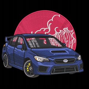 Może przedstawiać: Niebieski samochód sportowy Subaru WRX STI z czerwono-białym japońskim wzorem fali w tle.