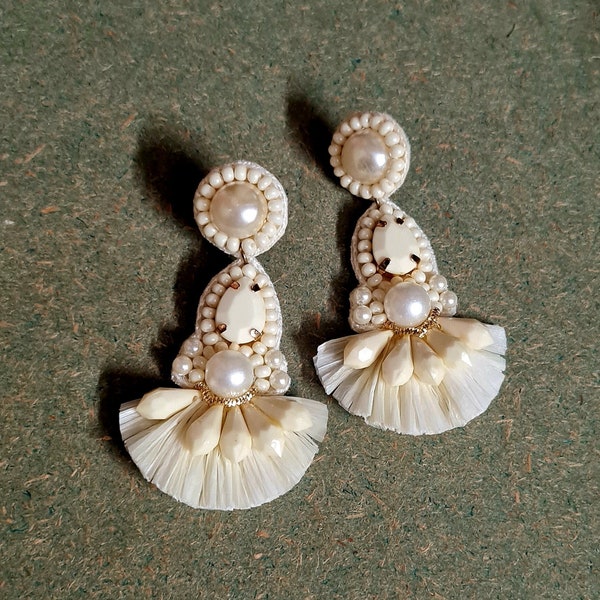 Ivory bridal earrings - boho statement ivory raffia and pearl wedding earrings/ ivory handmade bridal earrings/ wedding ivory earrings