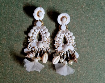 Boucles d'oreilles de mariage faites main, perles de coquillage bohèmes, bijoux de mariage, boucles d'oreilles de mariée par bijoux oeillets