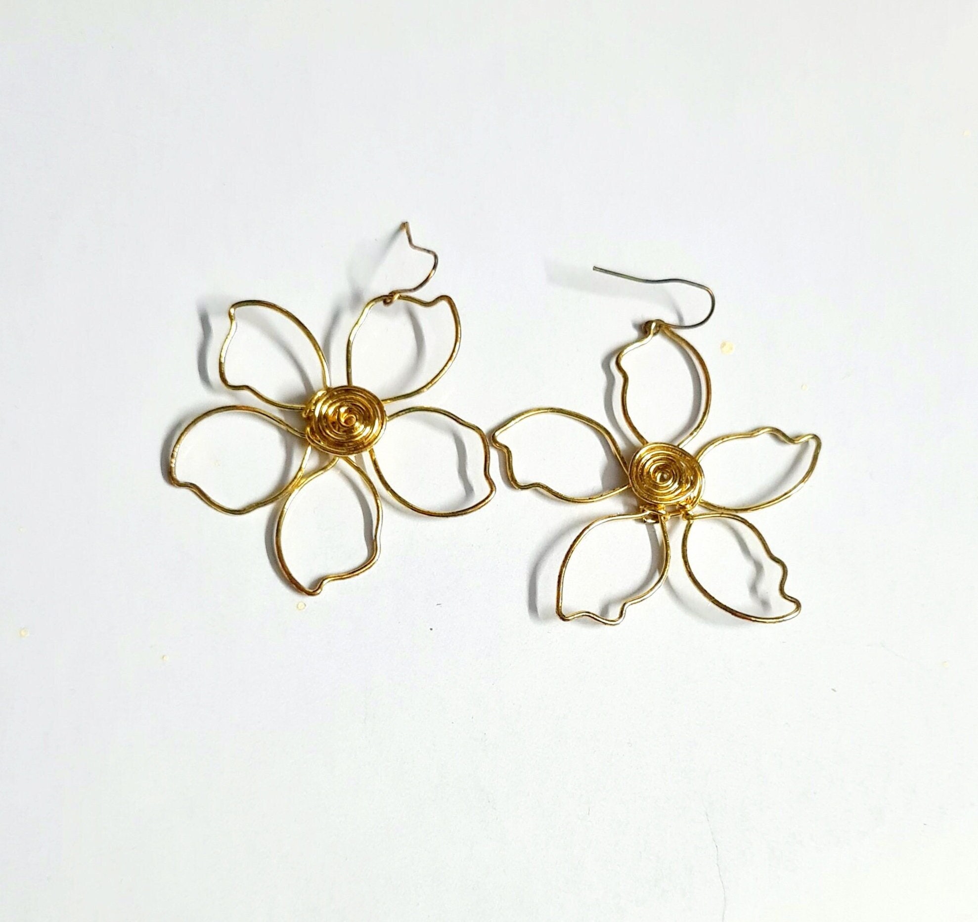 Discover 105+ golden metal earrings super hot