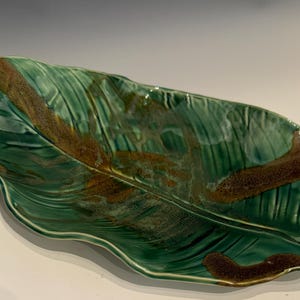Ceramic Green Leaf Serving Bowl