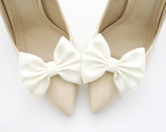 ivory satin bows shoe clips, bridal shoe accessories,bows for shoes,shoe clips jewelry,shoes accessories,satin cream bows ,ivory wedding