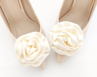 cream satin rose shoe clips, bridal shoe clips satin roses for shoes, satin flowers shoe clips, flower shoe clips , satin shoes Judaeve