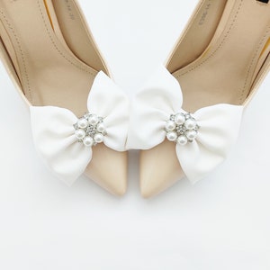 ivory shoe clips with pearls, shoes clips ivory shoe bows, wedding bows shoe clips, bridal shoes clip bridesmaid shoes clip,ivory shoes bows
