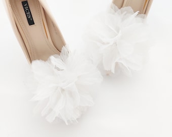 Klipsy do butów Białe kwiaty XXL | Szyfonowe ozdoby na buty ślubne