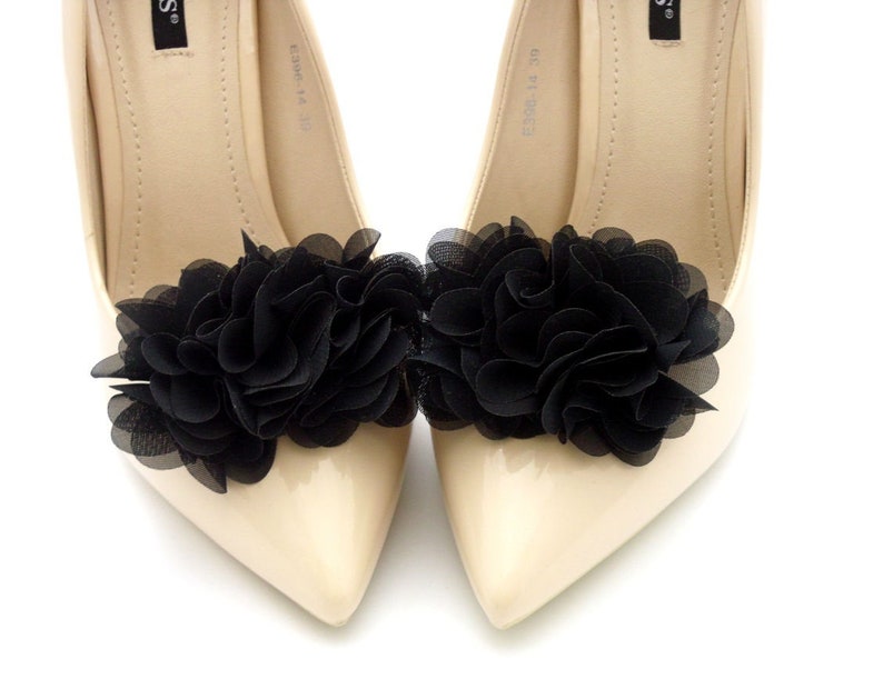 black shoe clips, pompons flowers black , shoe clips , pompon shoes clips shoe accessories , shoe clips wedding , shoe clip , shoe clips image 1