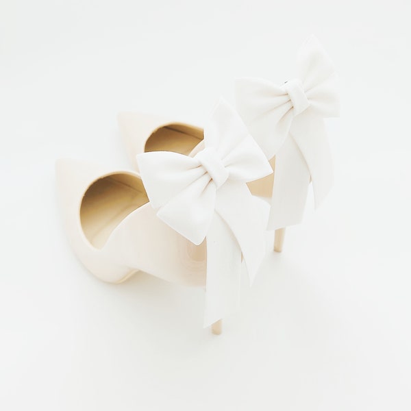 Bianca Ornamenti sul tallone in pelle scamosciata | fermagli per scarpe si piegano sul retro della scarpa | fermagli per scarpe