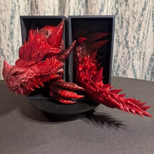 3Dプリントドラゴンブックヌック – ファンタジーな本棚インサート | 本好きのための魔法のインテリア