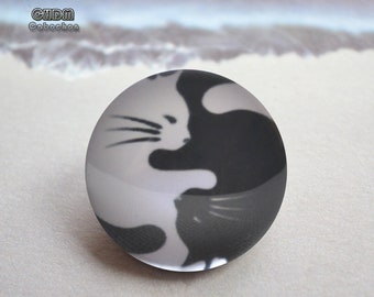 Love Cat cabochon,Snogged cat ginger snap button jewelry in tai chi pattern,Black and white cat glass dome in 10-40mm,DIY jewelry findings