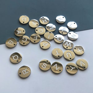 10 piezas - Dijes de letras de acero inoxidable de 12 mm, 26 dijes redondos con letras grabadas, extremos de collares y pulseras - BXG65