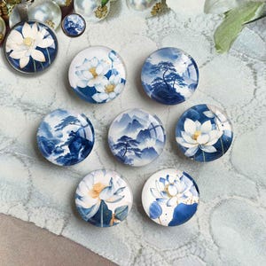 Lotus Cabochon, blaue Tuschemalerei Glaskuppel, handgefertigtes Bild, Kamee, 10 mm 12 mm 14 mm 16 mm 18 mm 20 mm 25 mm 30 mm 35 mm 40 mm (FJ5505)