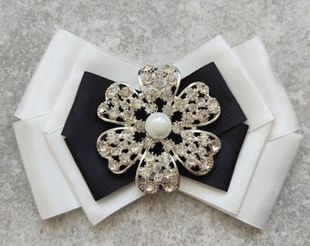 Broche de flores de marfil | Broche elegante negro | Broche de satén | Broche elegante | Broche de lujo | Broche de joyería | Regalo