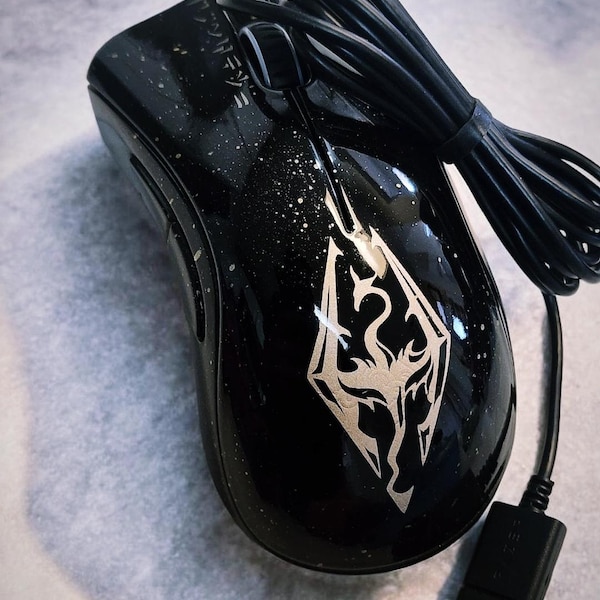 Ratón de escritorio para PC con temática de Skyrim pintado a medida