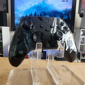 Controller personalizzato a tema Skyrim (Xbox)