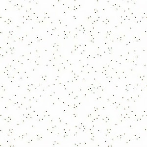 Op de afbeelding: Witte stof met een herhalend patroon van kleine, donkergroene, bladachtige vormen verspreid over het oppervlak. Het ontwerp is eenvoudig en minimalistisch, waardoor een subtiele textuur ontstaat.