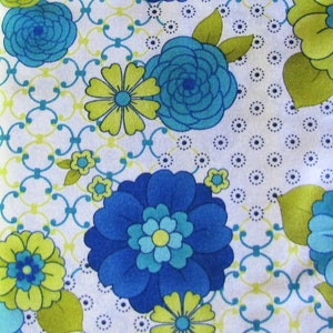 Tela de algodón con estampado floral azul, Dream Blue, flores modernas (por medio metro)