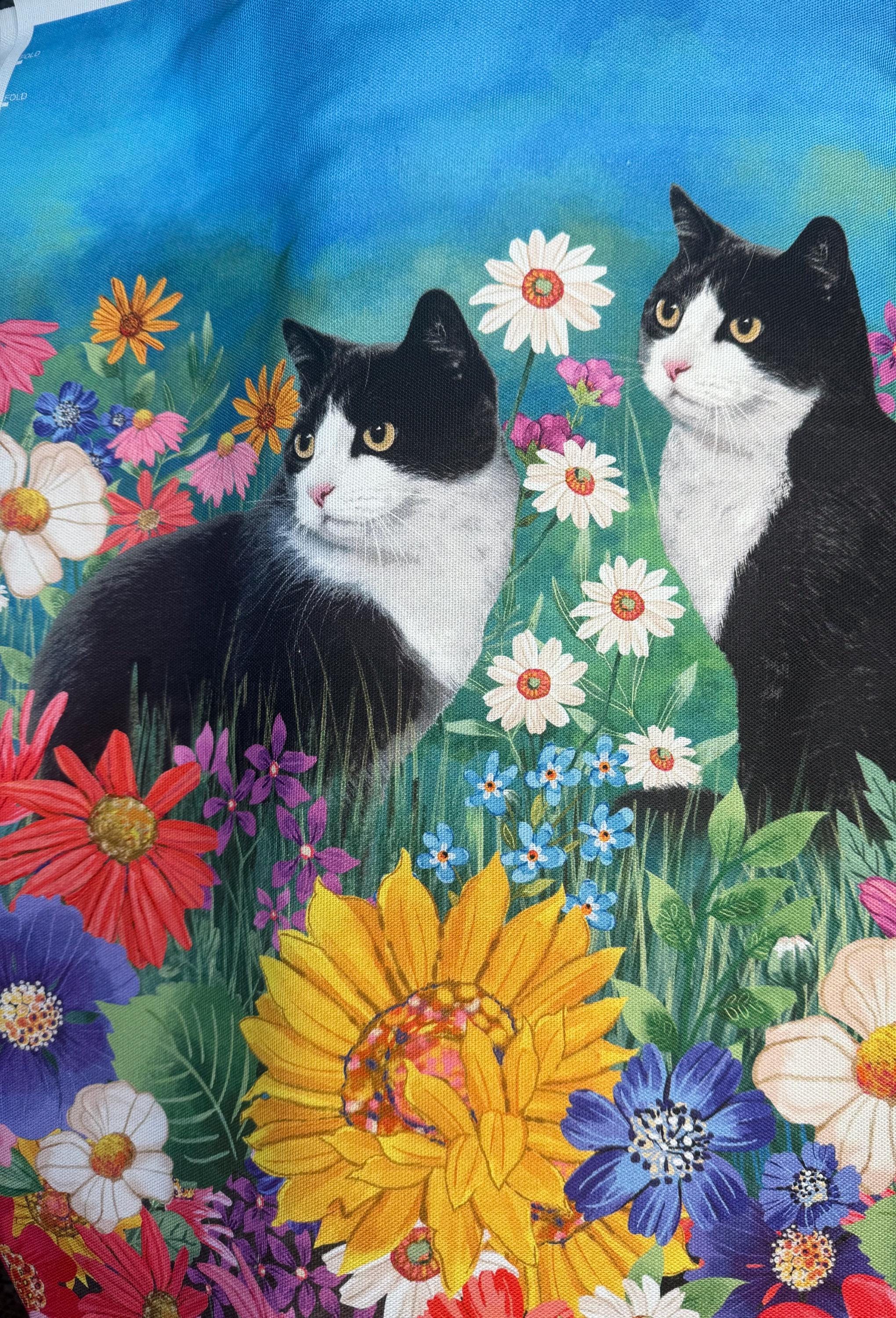 ハンドメイド　トートバッグ パネル生地　ねこ柄　花柄 トートバッグ用コットン生地パネル、白黒猫柄、花柄プリント（24インチ