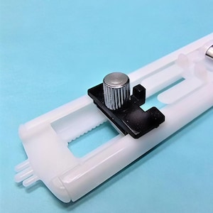 Prensatelas para ojales, calibre frontal Buttonmatic a presión, ancho de 5 mm, pieza genérica