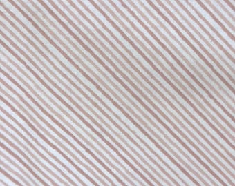 Tela de algodón rosa pálido con rayas diagonales, Charming Textile (por medio metro)