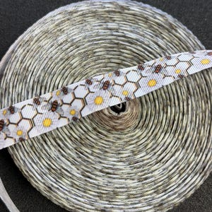 Bee Hive Grosgrain Ribbon -Bee hive with daisy flowers and bumble bees,7/8&quot; , per yard,Decorative for baskets, hair bow, Trim