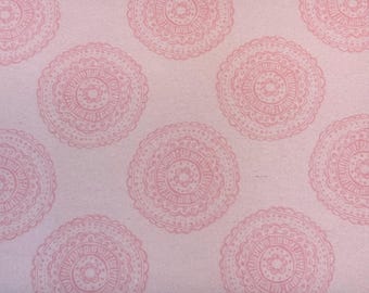 Tela de franela con medallón rosa, algodón para acolchado infantil (por medio metro)