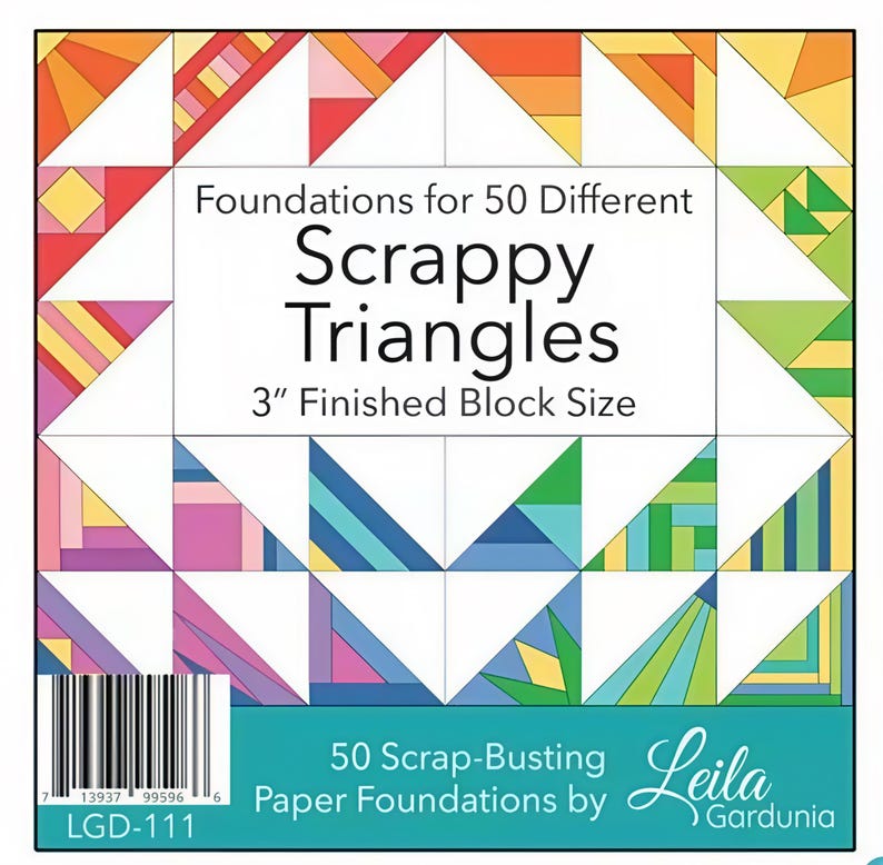 Puede incluir: Un conjunto de plantillas de papel cuadradas para acolchar, con patrones de tri&aacute;ngulos coloridos. El texto dice "Foundations for 50 Different Scrappy Triangles" con un tama&ntilde;o de bloque terminado de 7,6 cm. Incluye "50 Scrap-Busting Paper Foundations by Leila Gardunia."