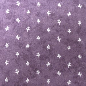 Tessuto di cotone floreale viola e bianco, al metro quadro, tagli continui, arredamento per la casa, quilting, cucito, forniture per l'artigianato