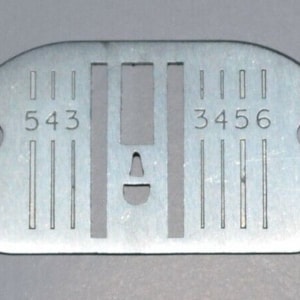 Singer chain and Straight stitch needle plate, 900 920 Futura,  Metal Singer #381245, NEW
