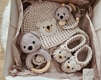 Baby crochet shoe| baby hat| Pacifier chain rattle with the motifs bear, beige, neutral, baby shower, baby shower gift